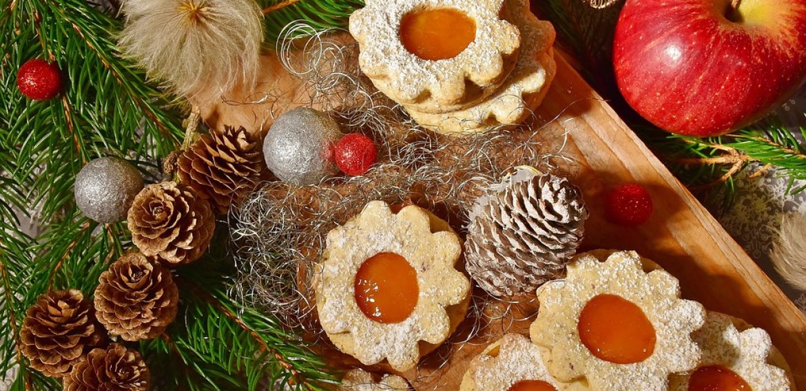 15 Simple Holiday Crafts and Recipes For Families