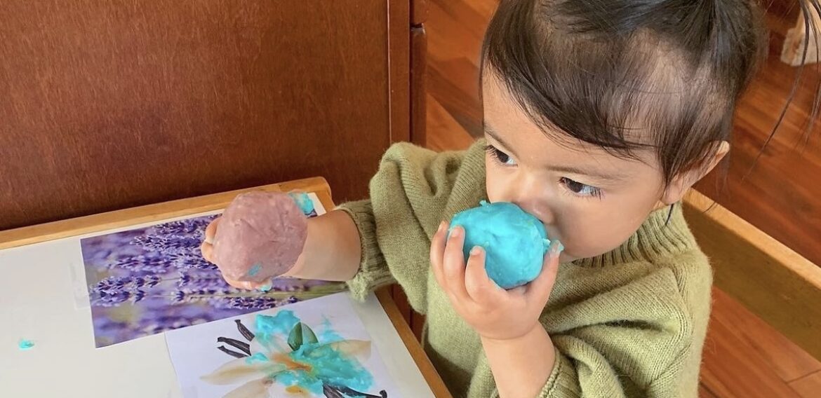 Smell And Sort Playdough – Day 10 of 15 Days of Winter Break Activities